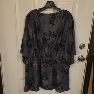 Torrid Black and Gray Floral Top Size 4X